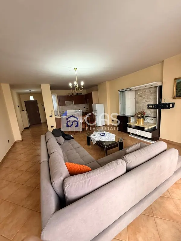 Appartamento 2+1 in affitto a Globe, Tirana, 120 m²