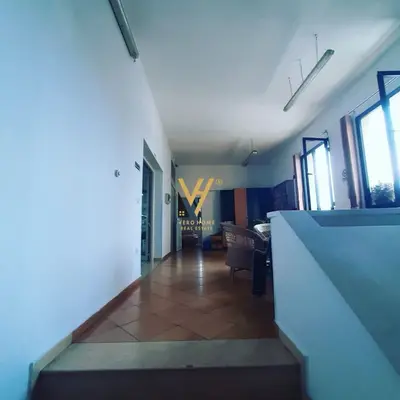 Magazinë me qera në Rruga Myslym Keta, Tiranë, 440 m². Foto 1 nga 2