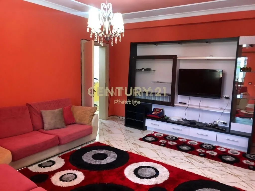 Apartament 3+1 me qera në Vilat amerikane, Tiranë, 162 m². Foto 1 nga 9