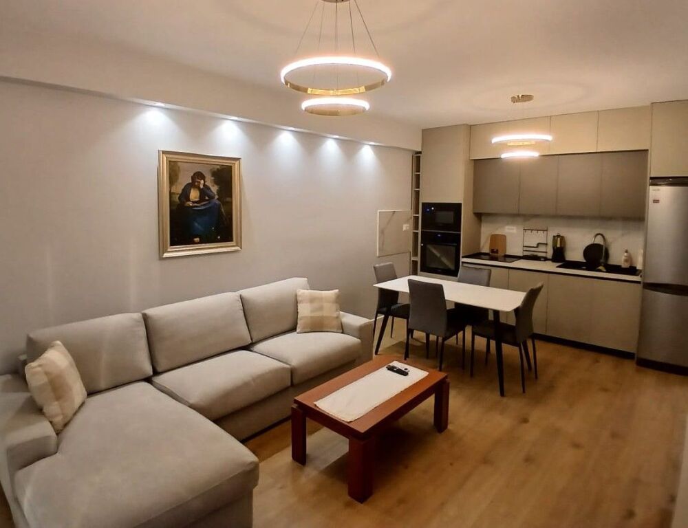 Apartament 2+1 me qera në Komuna e Parisit, Tiranë, 94 m². Foto 3 nga 3