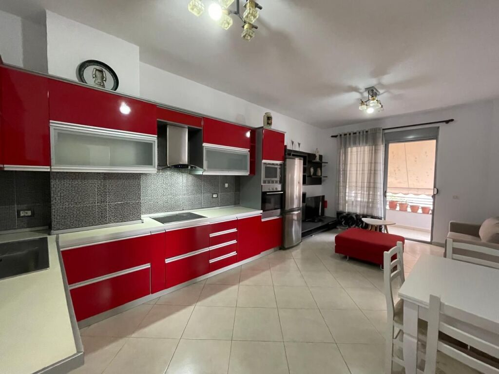 Apartament 3+1 me qera në Brryli, Tiranë, 130 m². Foto 2 nga 3