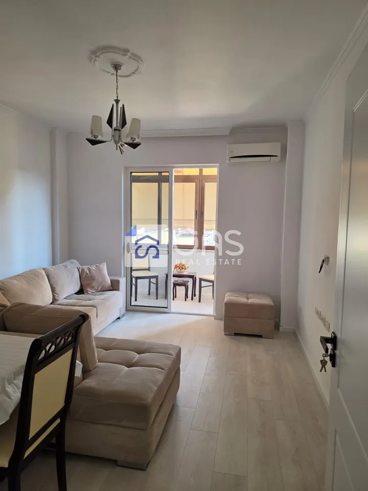 Appartamento 2+1 in affitto a Rruga e Kavajës, Tirana, 90 m². Foto 1 di 8