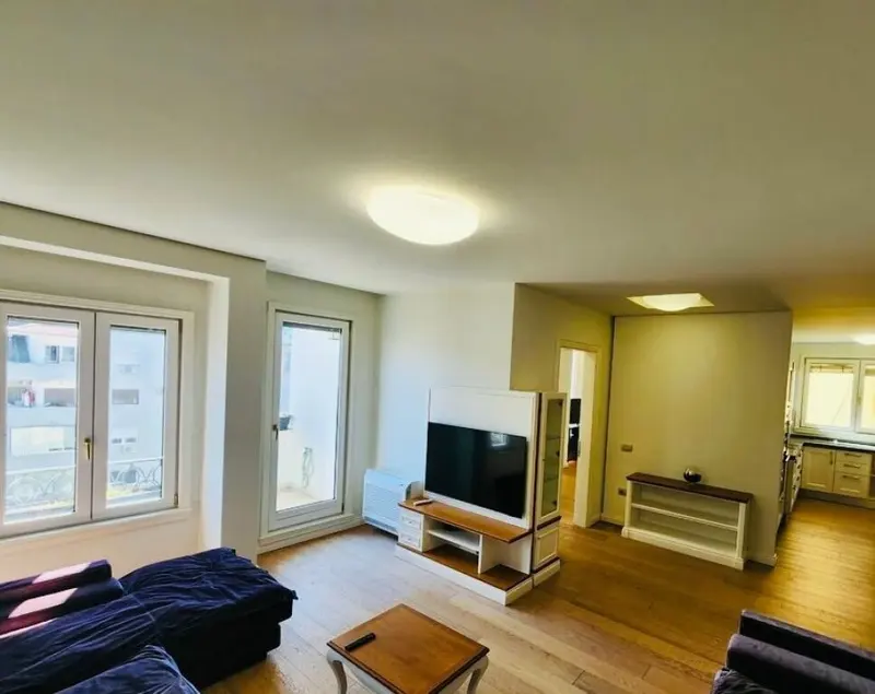 Apartament 2+1 me qera në Sheshi Willson, Tiranë, 120 m²