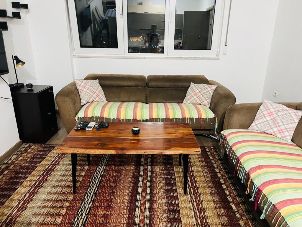 Apartment 2+1 for rent in Rruga Jordan Misja, Tirana, 90 m². Photo 2 of 3