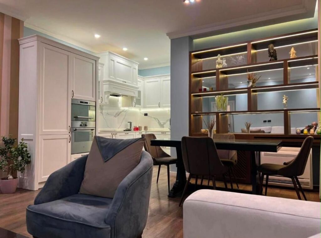 Apartament 2+1 me qera në Sheshi Skënderbej, Tiranë, 150 m². Foto 3 nga 3
