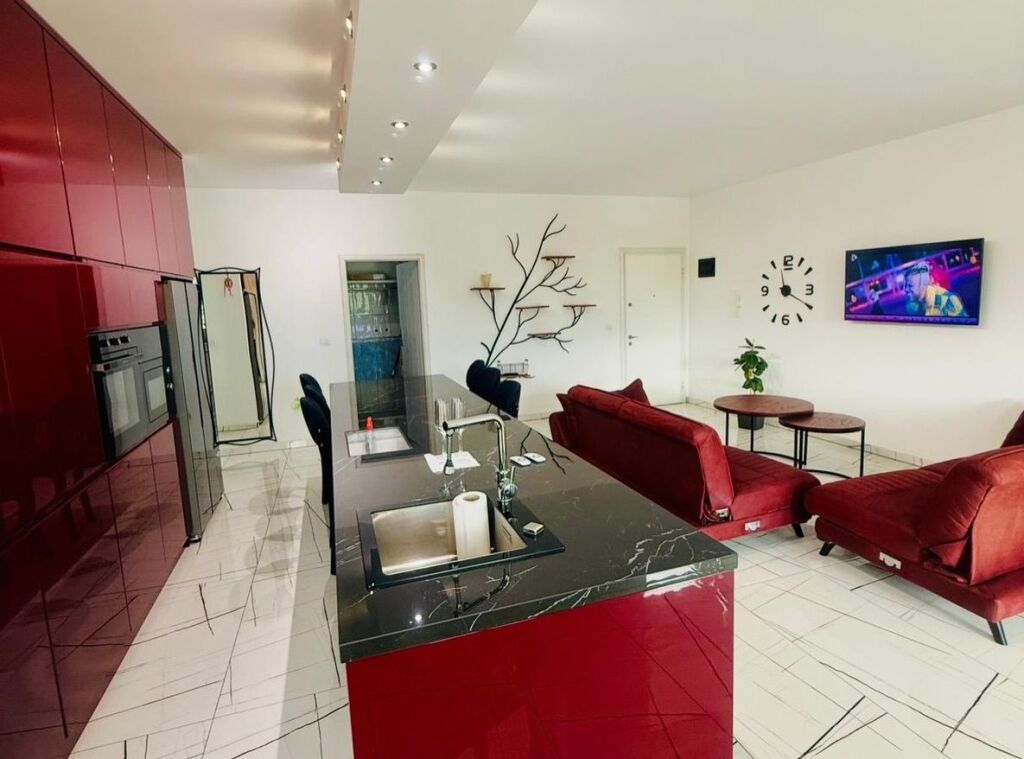 Apartament 2+1 me qera në Liqeni i Thatë, Tiranë, 137 m². Foto 2 nga 3