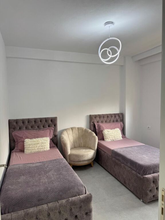 Apartament 2+1 me qera në Kodra e Priftit, Tiranë, 118 m². Foto 3 nga 3