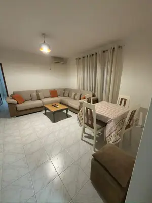 Apartament 1+1 me qera në Pallati me Shigjeta, Tiranë, 75 m². Foto 5 nga 8