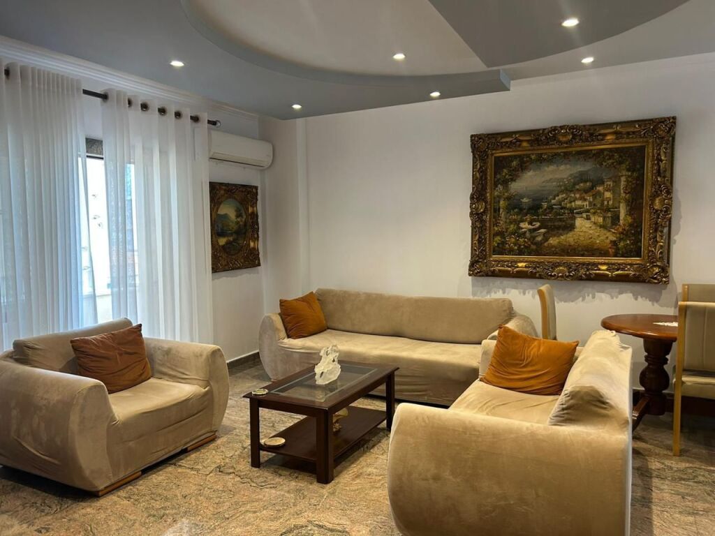 Apartament 2+1 me qera në Sheshi Skënderbej, Tiranë, 113 m². Foto 1 nga 3