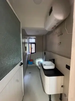Zyrë me qera në Vasil Shanto, Tiranë, 100 m². Foto 10 nga 11