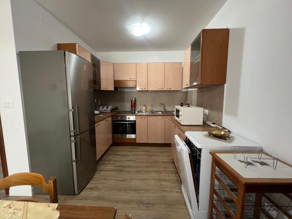 Apartament 2+1 me qera në Komuna e Parisit, Tiranë, 100 m². Foto 2 nga 3
