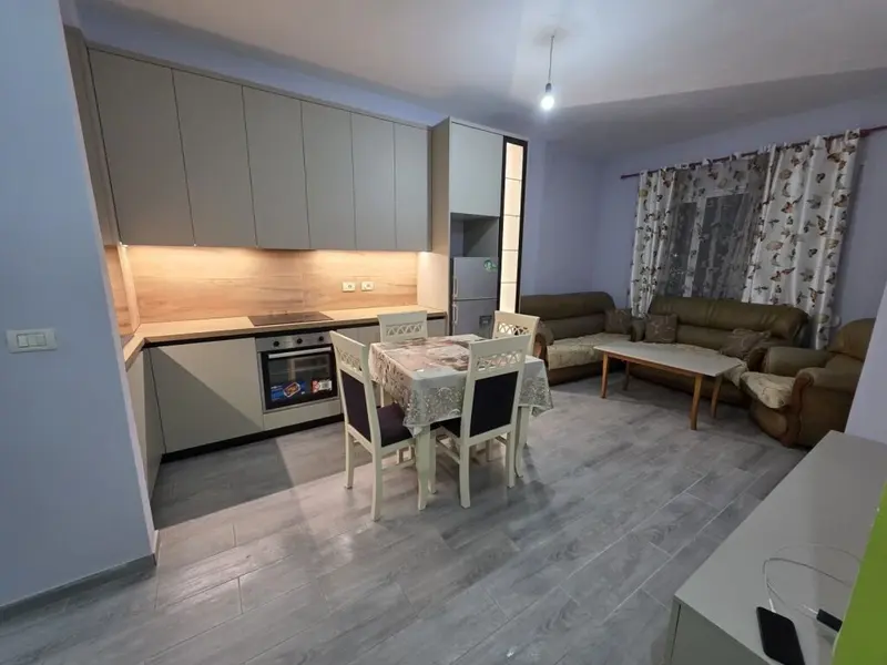 Appartamento 2+1 in affitto ad Astir, Tirana, 85 m²