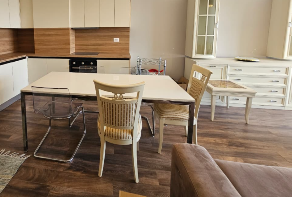 Apartament 2+1 me qera në Casa Italia, Tiranë, 95 m². Foto 2 nga 3
