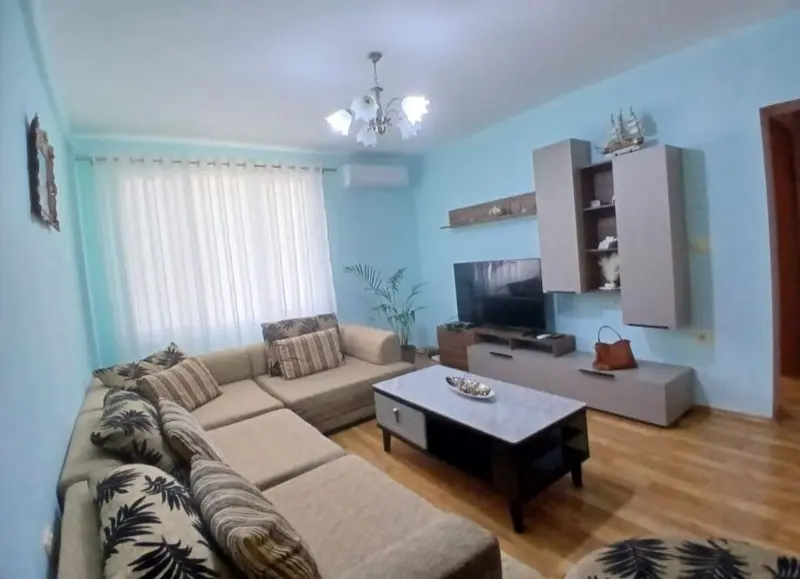 Apartament 1+1 me qera në Rruga e Kosovarëve, Tiranë, 70 m²