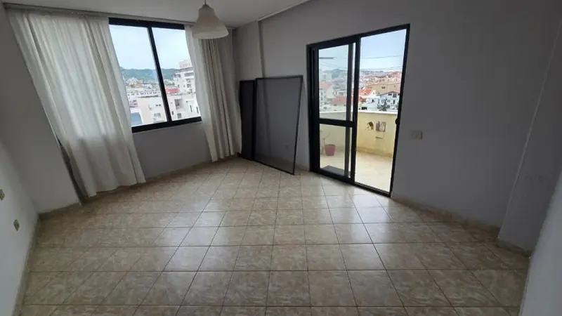 Appartamento 2+1 in affitto a Spitali Amerikan Rruga Ahmet Ramzoti, Durazzo, 85 m²