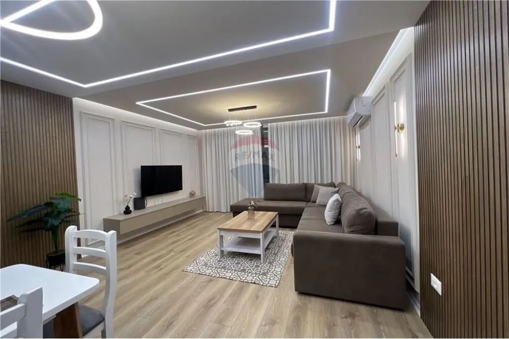 Dupleks 2+1 me qera në Sheshi Skënderbej, Tiranë, 93 m². Foto 1 nga 6
