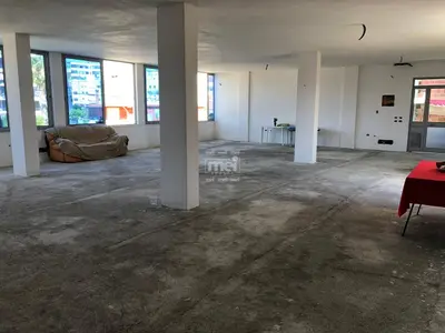 Ambient biznesi me qera në Kryqi i Kuq, Durrës, 400 m². Foto 1 nga 2