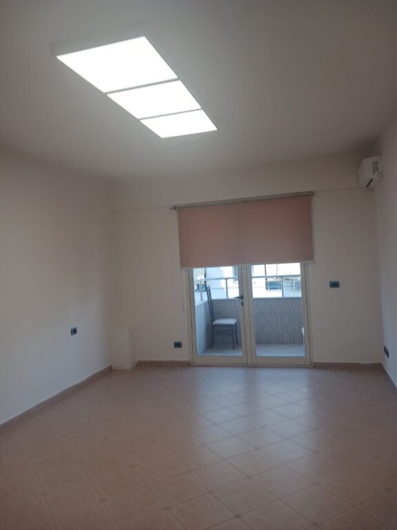Ufficio in affitto a Myslym Shyri, Tirana, 70 m². Foto 1 di 3