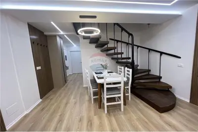 Dupleks 2+1 me qera në Sheshi Skënderbej, Tiranë, 93 m². Foto 2 nga 6