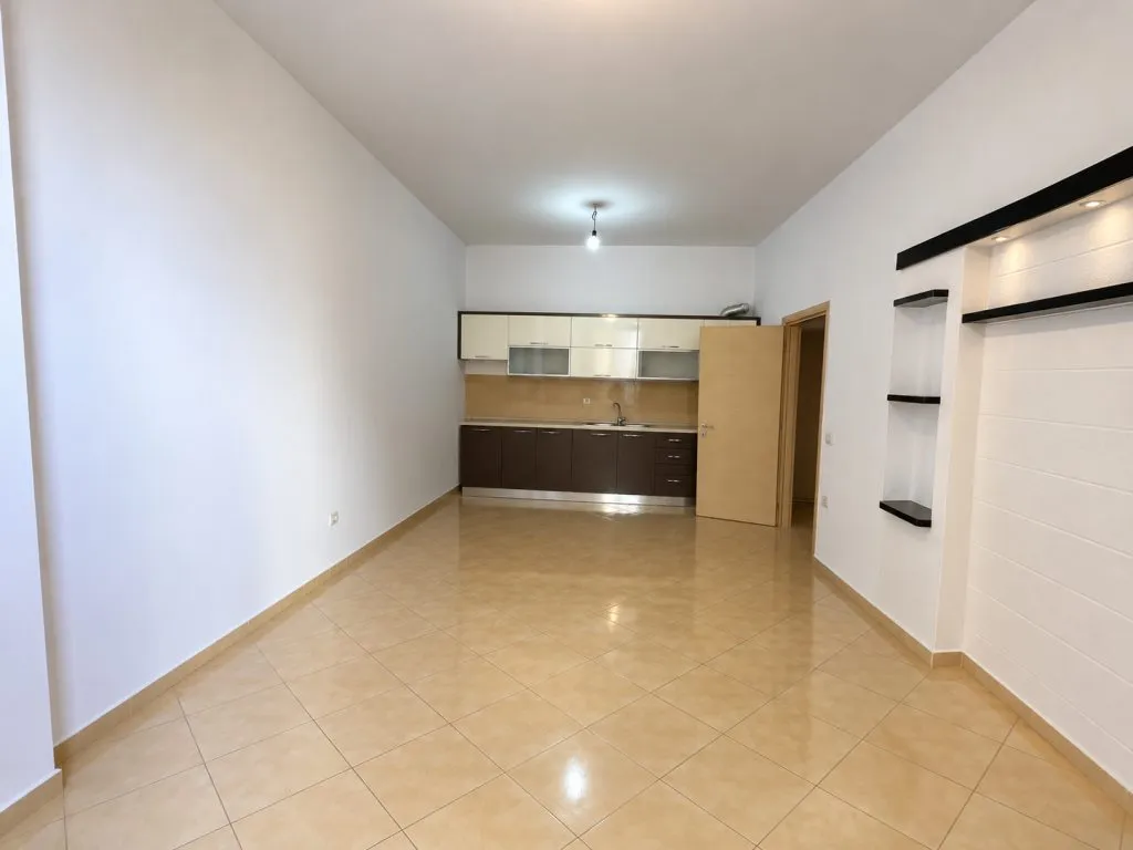 Zyrë me qera në Yzberisht, Tiranë, 66 m². Foto 1 nga 4