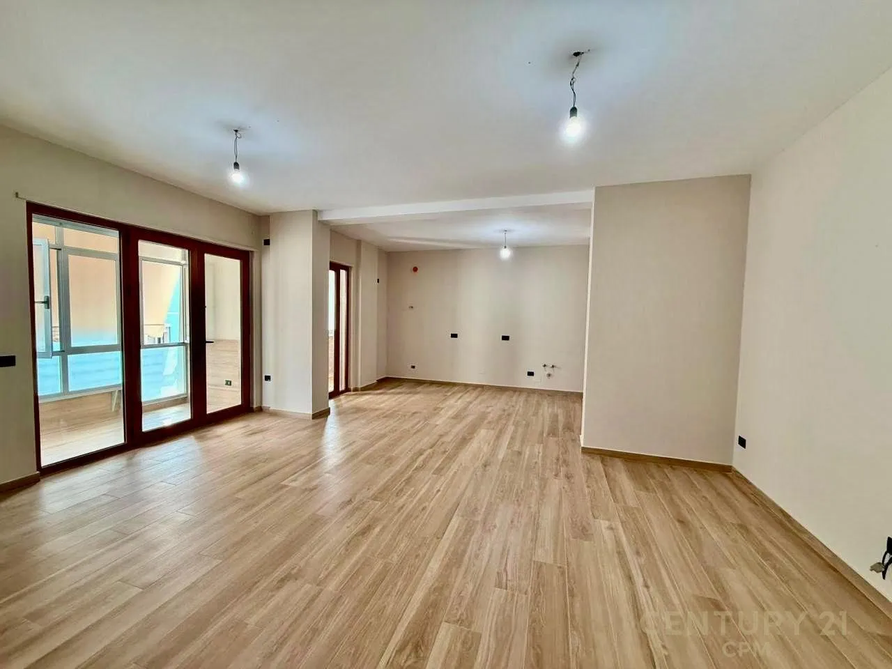 Office for rent in Rruga e Elbasanit, Tirana, 138 m². Photo 1 of 12