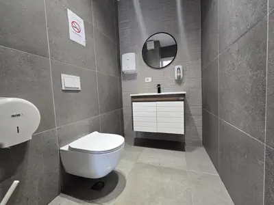 Zyrë me qera në Rruga e Barrikadave, Tiranë, 143 m². Foto 8 nga 9