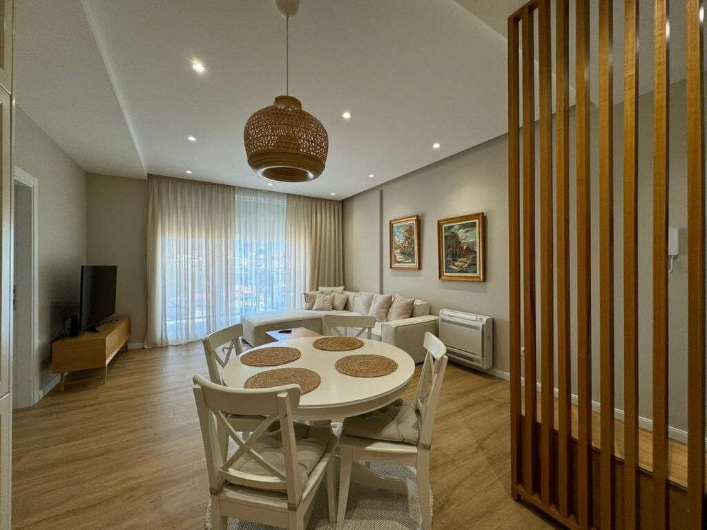 Apartament 2+1 me qera në 21 Dhjetori, Tiranë, 125 m²