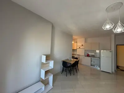 Apartament 1+1 me qera në Vala Park, Durrës, 63 m². Foto 2 nga 5