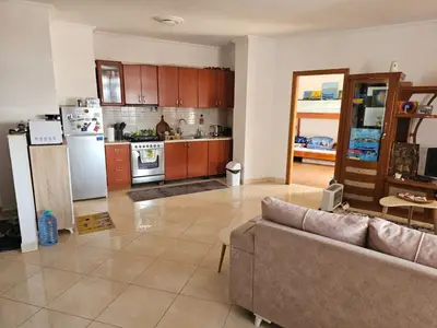 Apartament 2+1 me qera në Rruga e Barrikadave, Tiranë, 111 m². Foto 2 nga 6