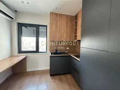 Zyrë me qera në Bulevardi Zogu I, Tiranë, 143 m². Foto 3 nga 8