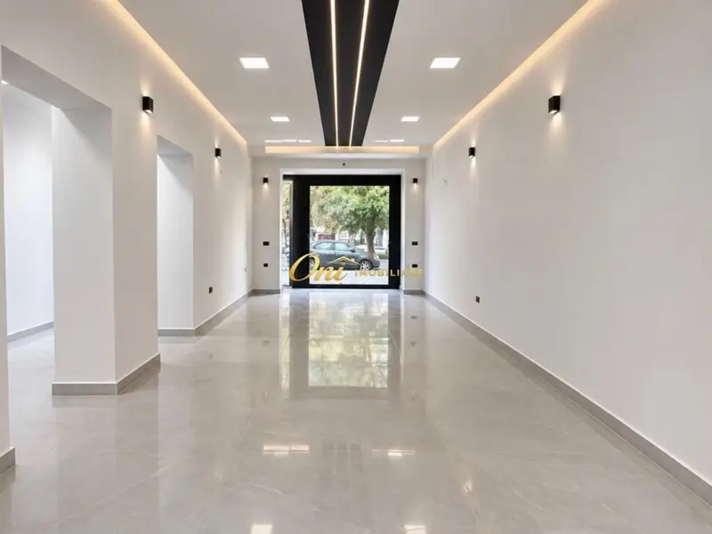 Dyqan me qera në Rruga e Durrësit, Tiranë, 190 m²