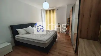 Apartament 2+1 me qera në Komuna e Parisit, Tiranë, 105 m². Foto 2 nga 6