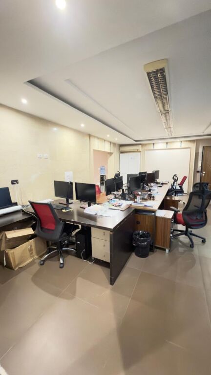 Office for rent in Komuna e Parisit, Tirana, 350 m². Photo 2 of 3