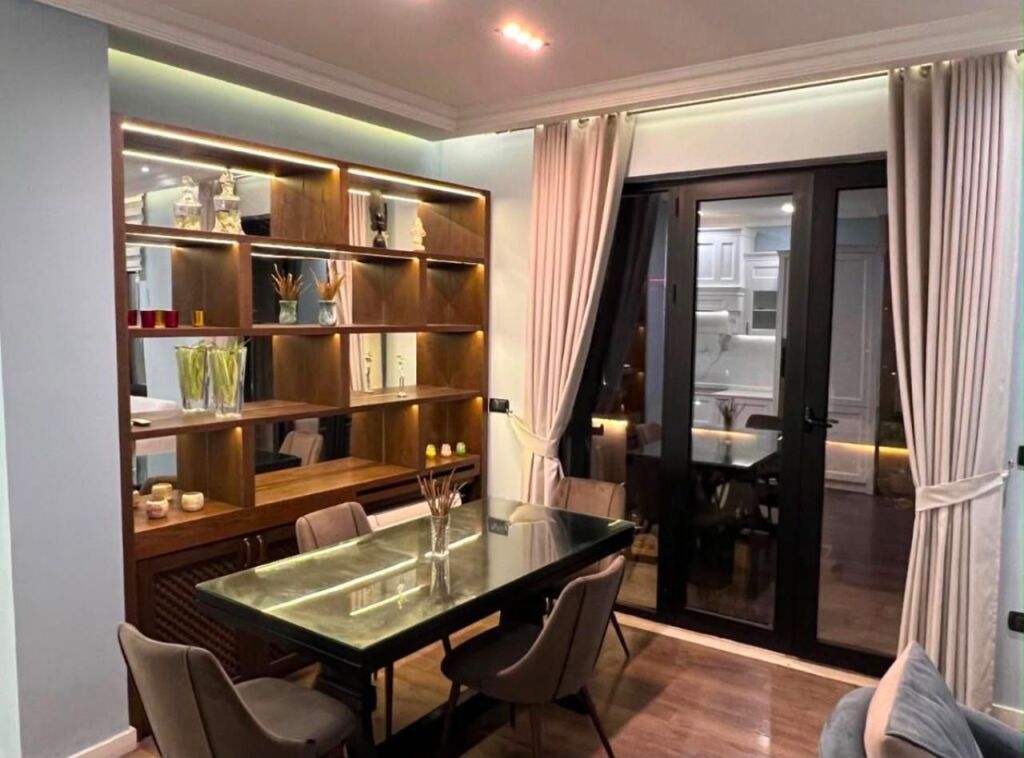 Apartament 2+1 me qera në Sheshi Skënderbej, Tiranë, 150 m². Foto 2 nga 3