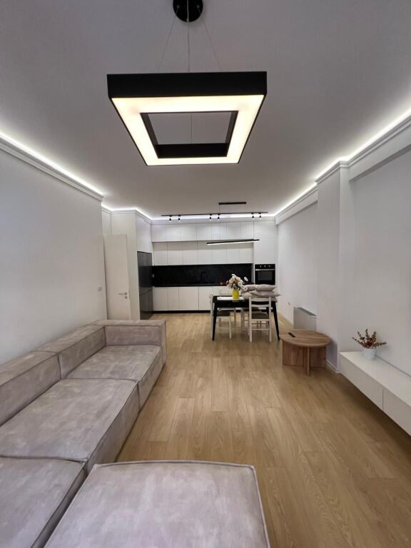 Casa indipendente 3+1 in affitto a Rruga e Kosovarëve, Tirana, 130 m²
