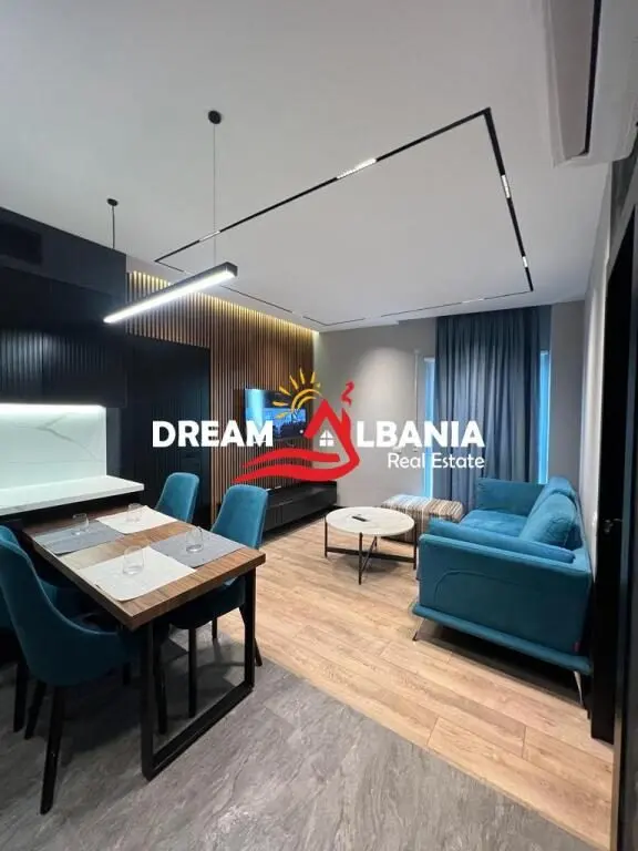 Appartamento 2+1 in affitto a Rruga e Barrikadave afër sheshit Skëndërbeu, Tirana, 64 m²