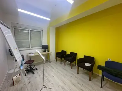 Ufficio in affitto a Blloku, Tirana, 92 m². Foto 5 di 6
