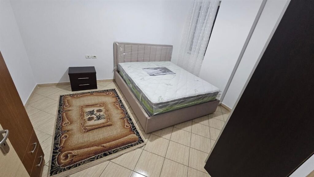 Apartament 1+1 me qera në Kodra e Diellit, Tiranë, 78 m². Foto 3 nga 3