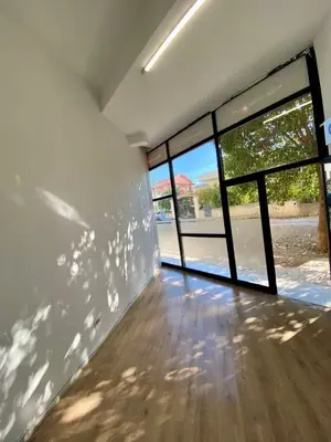 Dyqan me qera në Astir, Tiranë, 26 m². Foto 2 nga 4
