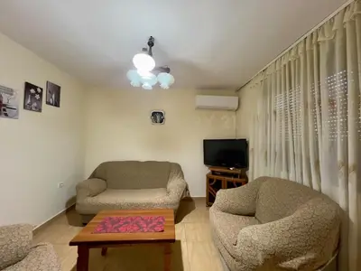 Apartment 1+1 for rent in Rruga Kongresi i Manastirit, Tirana, 60 m². Photo 1 of 8