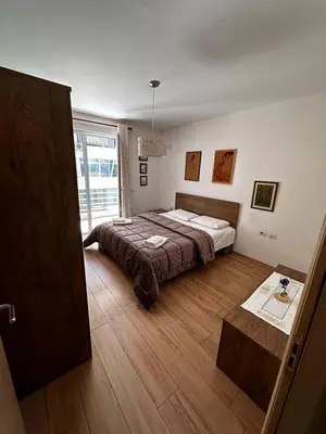 Apartment 1+1 for rent in Rruga e Bogdanëve, Tirana, 60 m². Photo 2 of 3