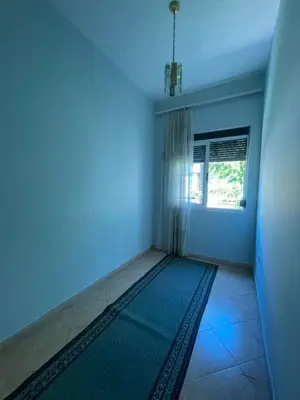 Casa indipendente 3+1 in affitto a Markata Fruta Perimeve & Bylmet, Durazzo, 119 m². Foto 2 di 12