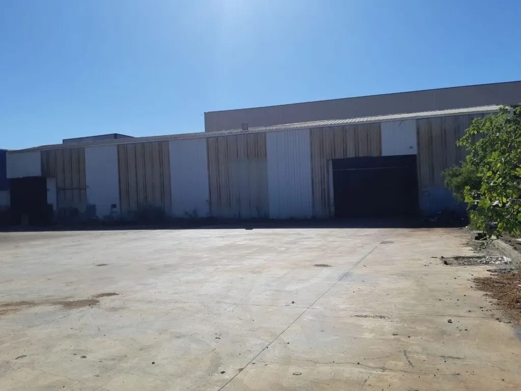 Magazinë me qera në Vore, Vorë, 1 200 m². Foto 1 nga 5