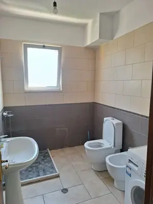 Apartament 2+1 me qera në Rruga Faik Konica, Vlorë, 90 m². Foto 9 nga 10