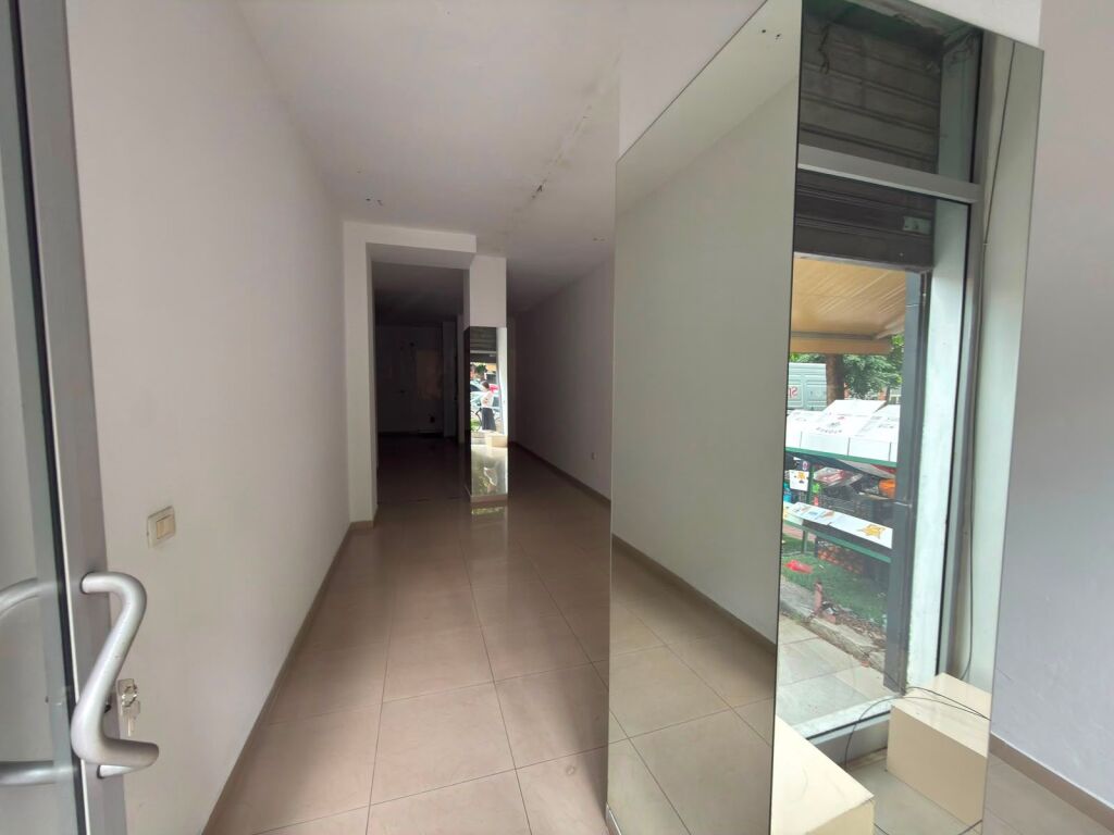 Dyqan me qera në Komuna e Parisit, Tiranë, 50 m²
