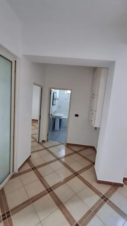 Apartament 2+1 me qera nĂ« Rruga Abaz Ăelkupa, DurrĂ«s, 87 mÂČ. Foto 1 nga 7