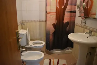 Apartament 2+1 me qera në Kodra e Diellit, Tiranë, 100 m². Foto 2 nga 11