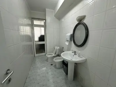 Ufficio in affitto a Blloku, Tirana, 92 m². Foto 6 di 6