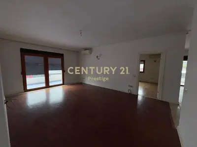 Office for rent in Rruga Faik Konica, Tirana, 450 m². Photo 3 of 11