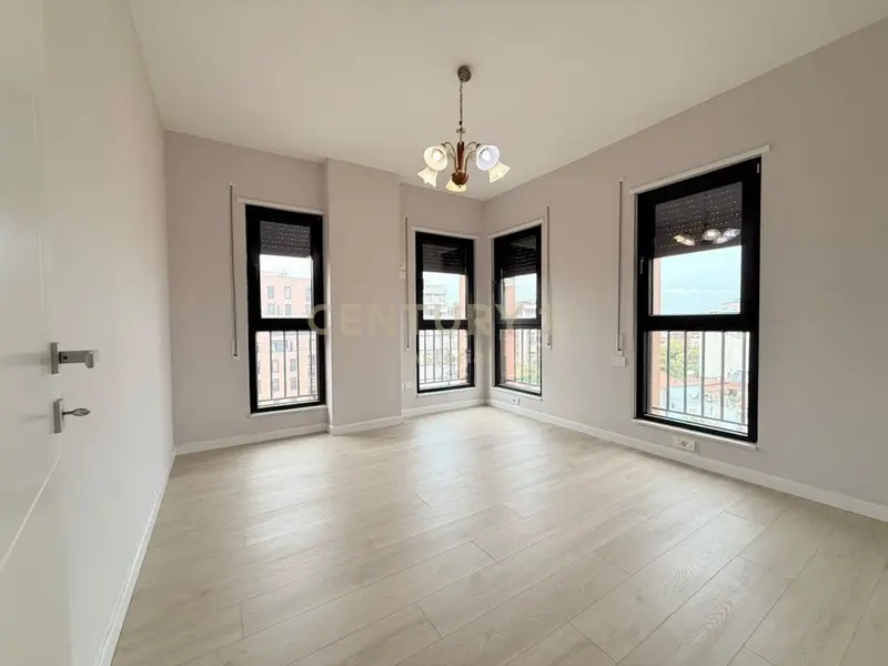 Appartamento 2+1 in affitto a Shkolla e Kuqe, Tirana, 119 m²